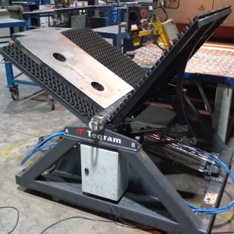 sms-teqram-easyflipper-part-deburring-and-material-handling